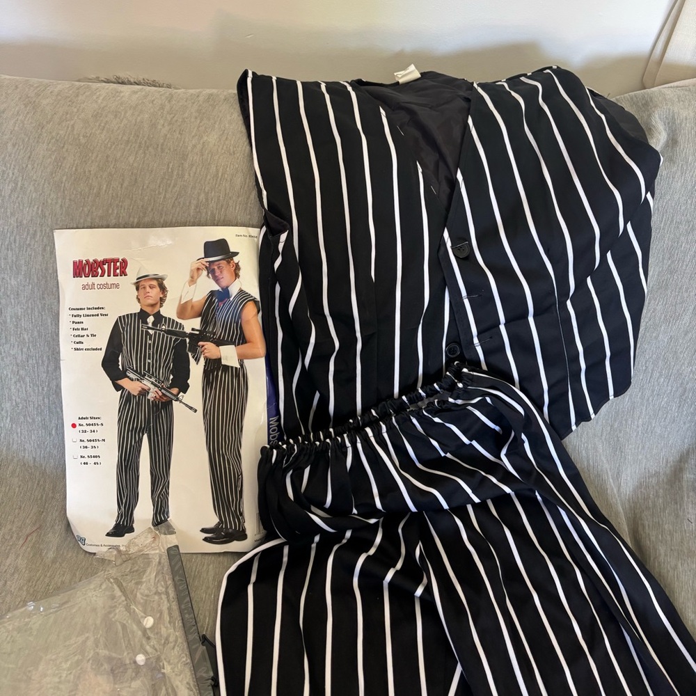 VINTAGE adult mobster costume